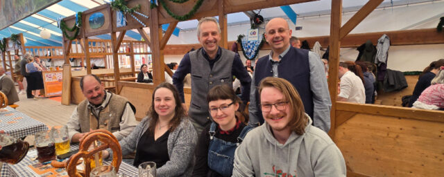 Tradition und Teamgeist: Seventythree Networks auf dem Puchheimer Volksfest AUFTAKT